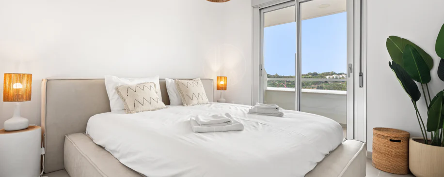 Apartamento a Estrenar de 3 Dormitorios con Vistas al Mar y a la Montaña – Nueva Milla de Oro