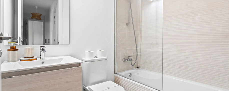 Apartamento a Estrenar de 3 Dormitorios con Vistas al Mar y a la Montaña – Nueva Milla de Oro