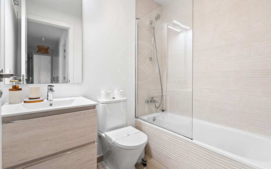 Apartamento a Estrenar de 3 Dormitorios con Vistas al Mar y a la Montaña – Nueva Milla de Oro