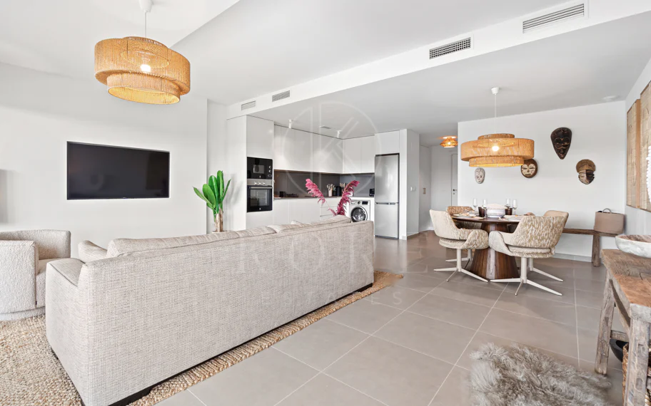 Apartamento a Estrenar de 3 Dormitorios con Vistas al Mar y a la Montaña – Nueva Milla de Oro