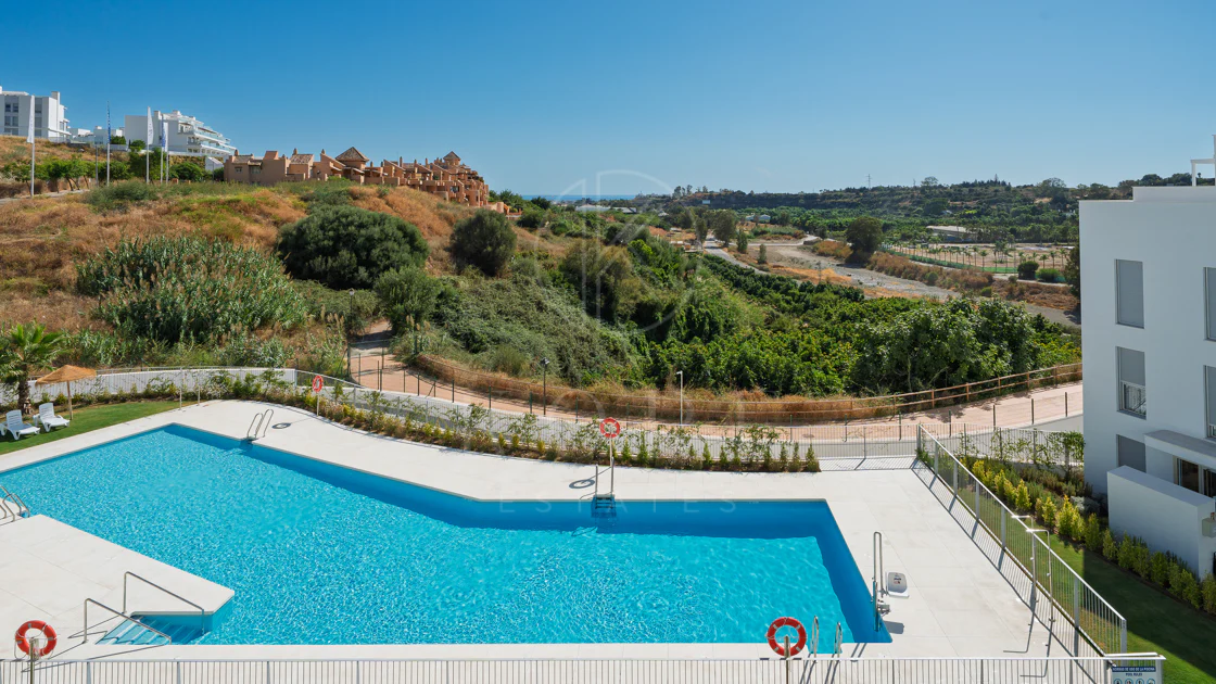 Apartamento a Estrenar de 3 Dormitorios con Vistas al Mar y a la Montaña – Nueva Milla de Oro
