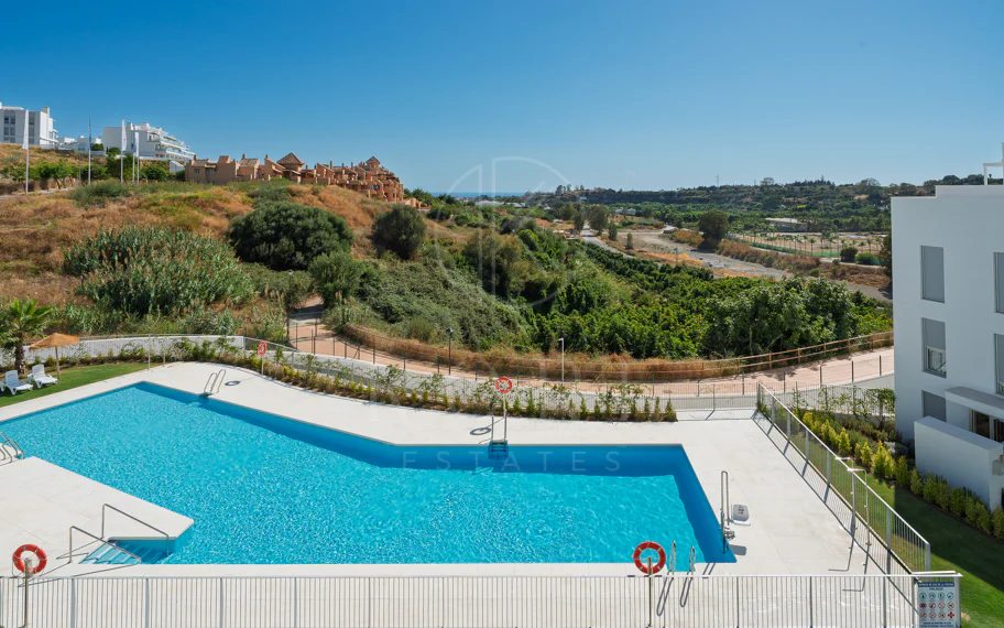 Apartamento a Estrenar de 3 Dormitorios con Vistas al Mar y a la Montaña – Nueva Milla de Oro