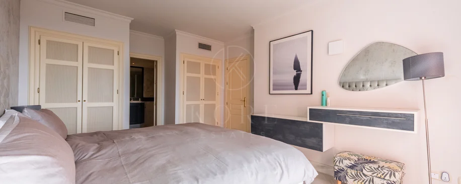 Vistas Panorámicas al Mar y Extraordinario Potencial – Amplio Apartamento en Monte Halcones a Precio de Venta