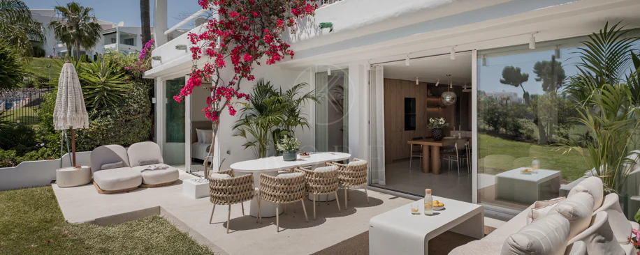 Beautifully designed 4-bedroom apartmentin one of Aloha’s most sought-after residential areas