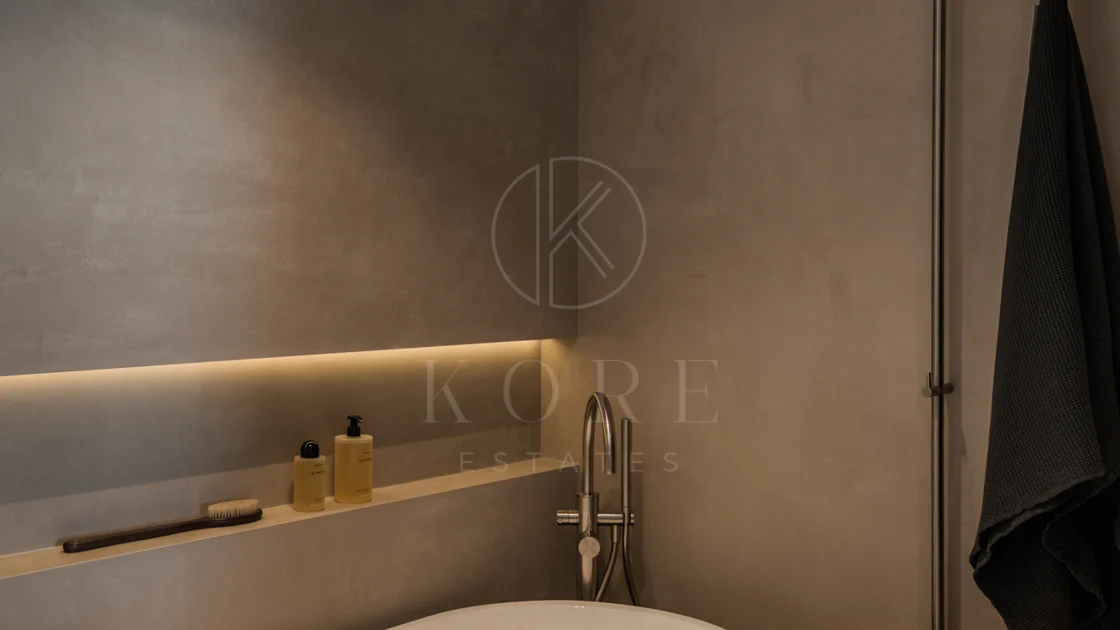 Beautifully designed 4-bedroom apartmentin one of Aloha’s most sought-after residential areas