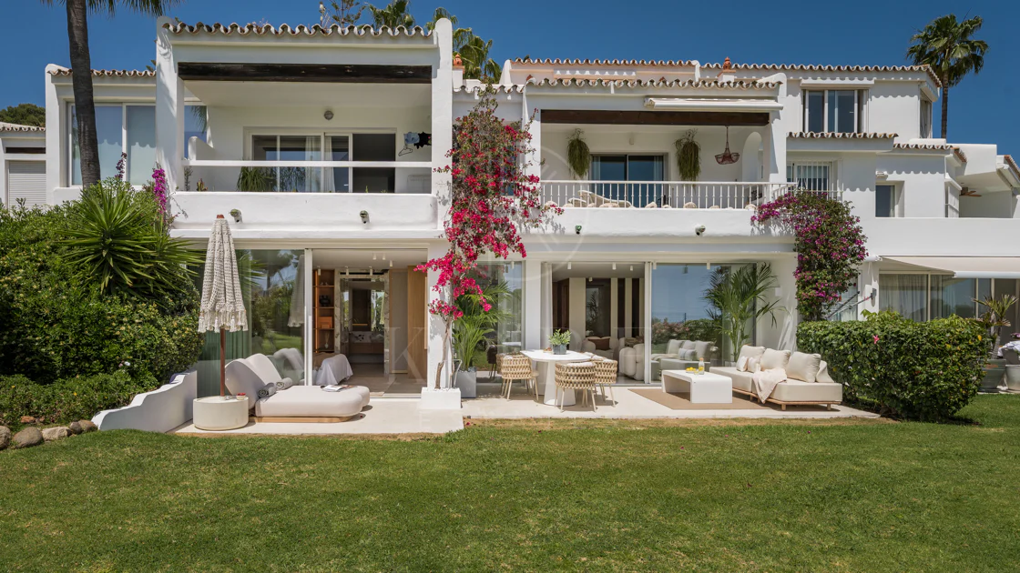 Beautifully designed 4-bedroom apartmentin one of Aloha’s most sought-after residential areas