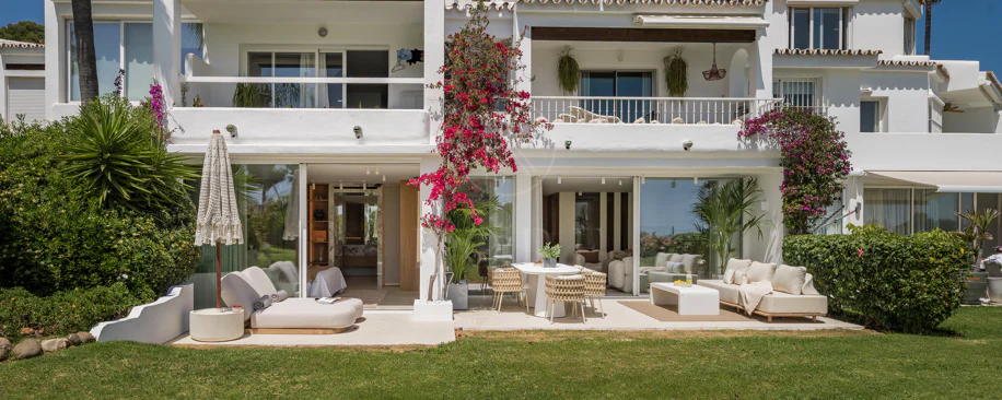 Beautifully designed 4-bedroom apartmentin one of Aloha’s most sought-after residential areas