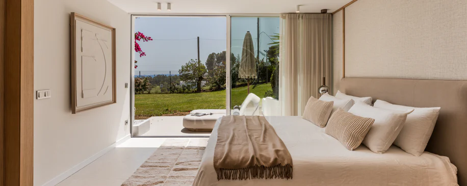 Beautifully designed 4-bedroom apartmentin one of Aloha’s most sought-after residential areas