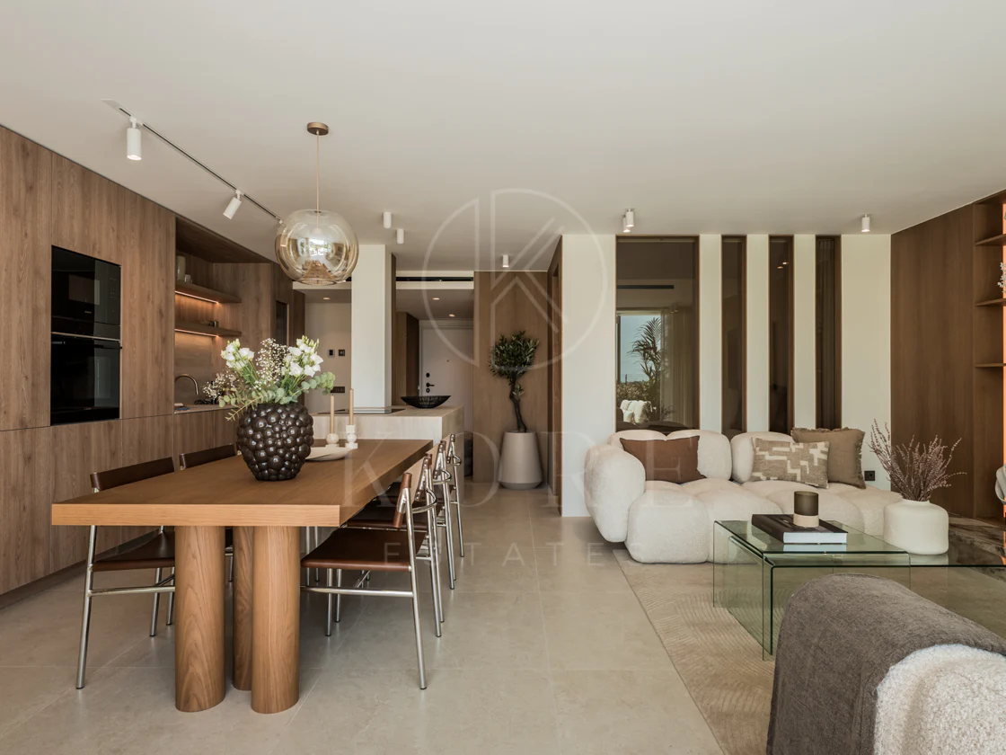 Beautifully designed 4-bedroom apartmentin one of Aloha’s most sought-after residential areas