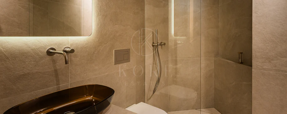 Beautifully designed 4-bedroom apartmentin one of Aloha’s most sought-after residential areas