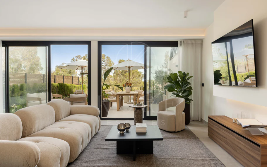 Apartamento en planta baja de lujo en Les Belvederes, Nueva Andalucía