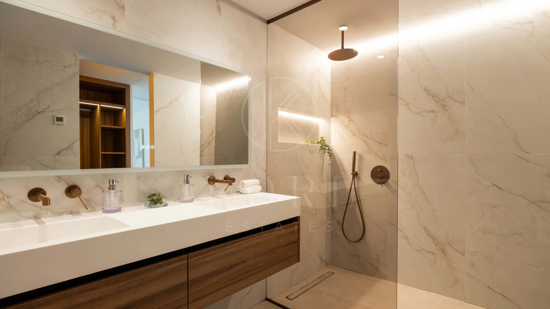 Luxury Ground Floor Apartment in Les Belvederes, Nueva Andalucía
