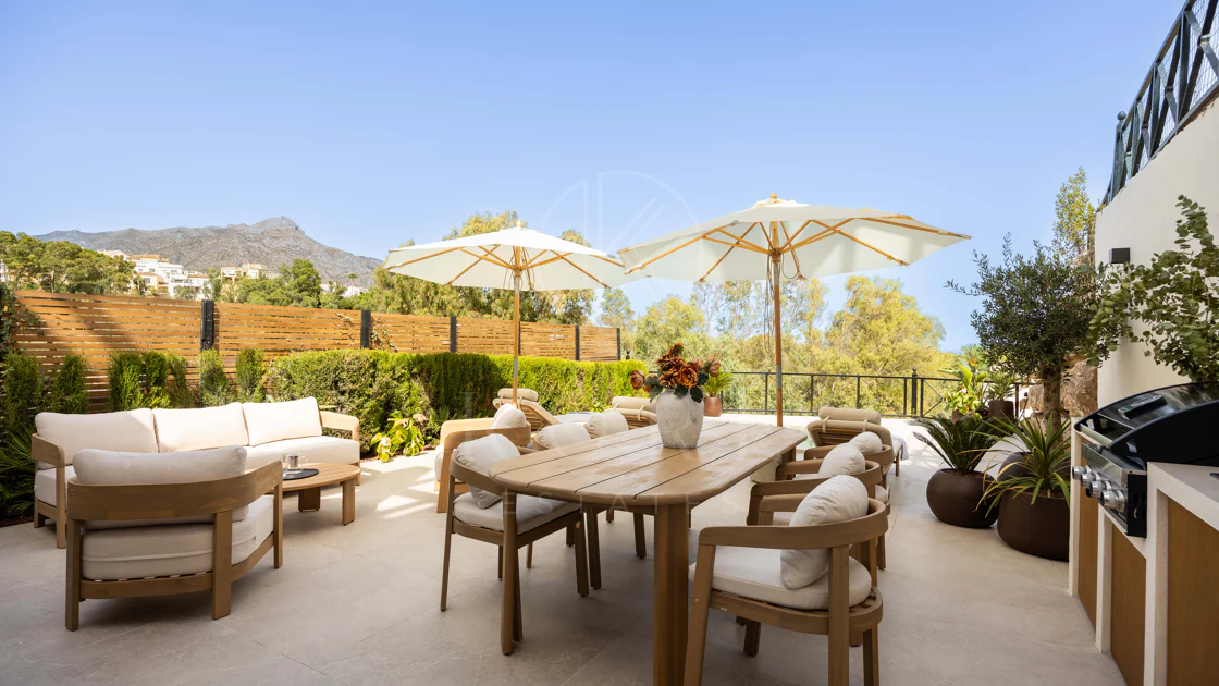 Luxury Ground Floor Apartment in Les Belvederes, Nueva Andalucía