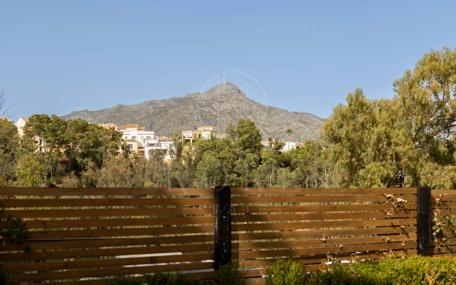 Apartamento en planta baja de lujo en Les Belvederes, Nueva Andalucía