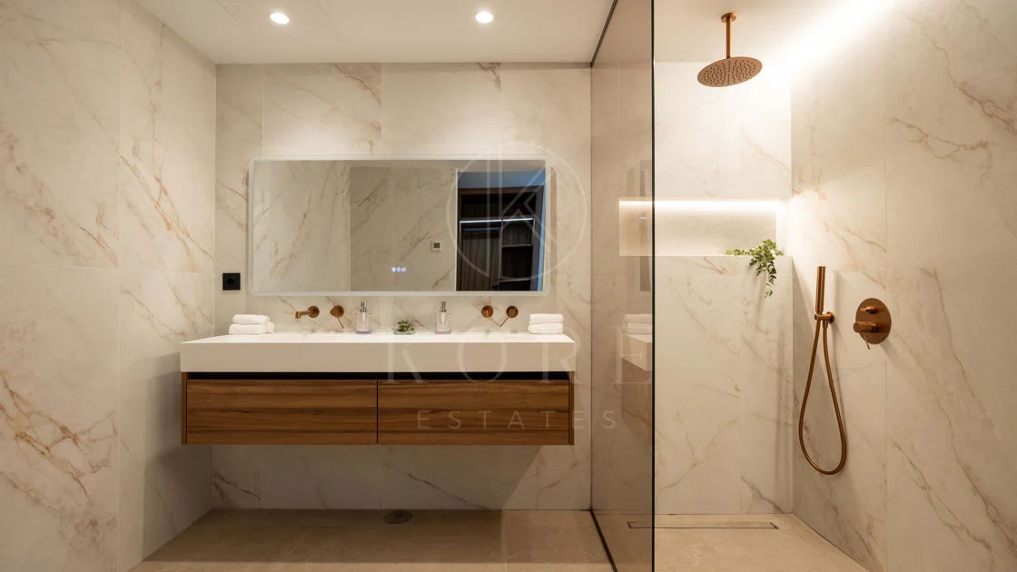 Luxury Ground Floor Apartment in Les Belvederes, Nueva Andalucía
