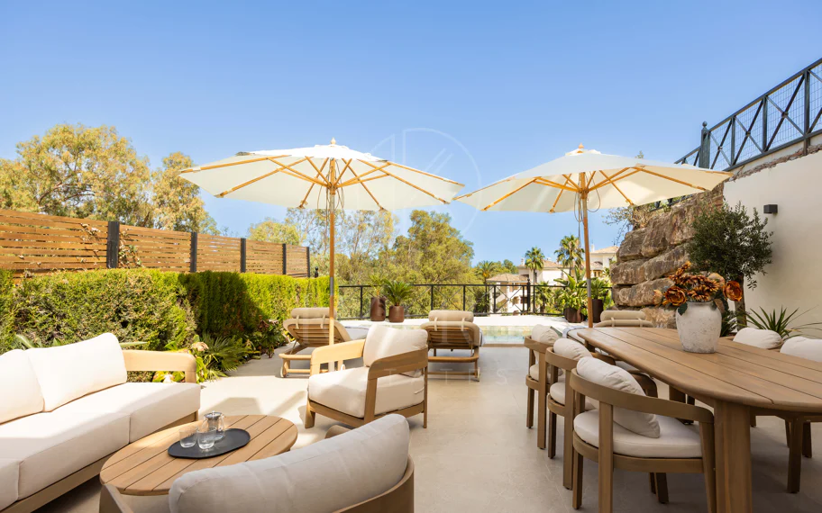 Apartamento en planta baja de lujo en Les Belvederes, Nueva Andalucía