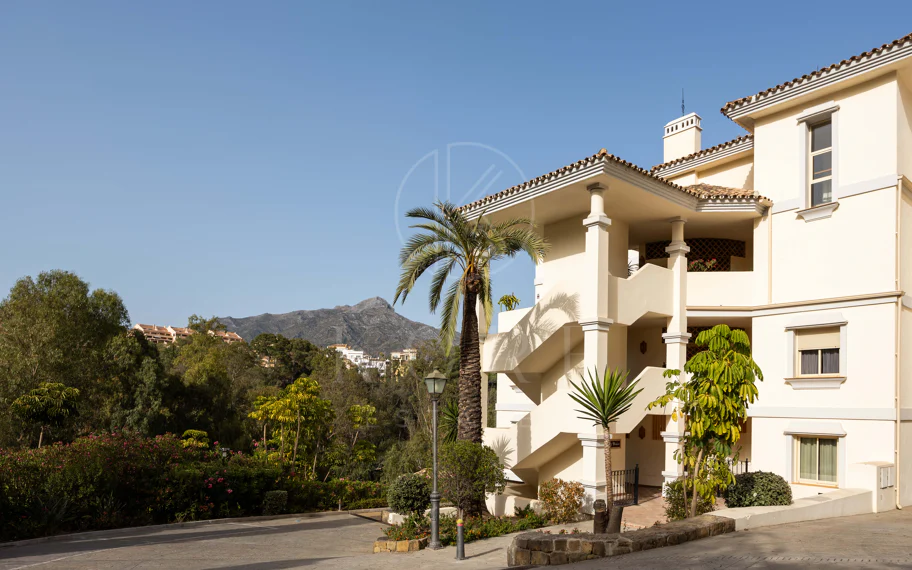 Apartamento en planta baja de lujo en Les Belvederes, Nueva Andalucía