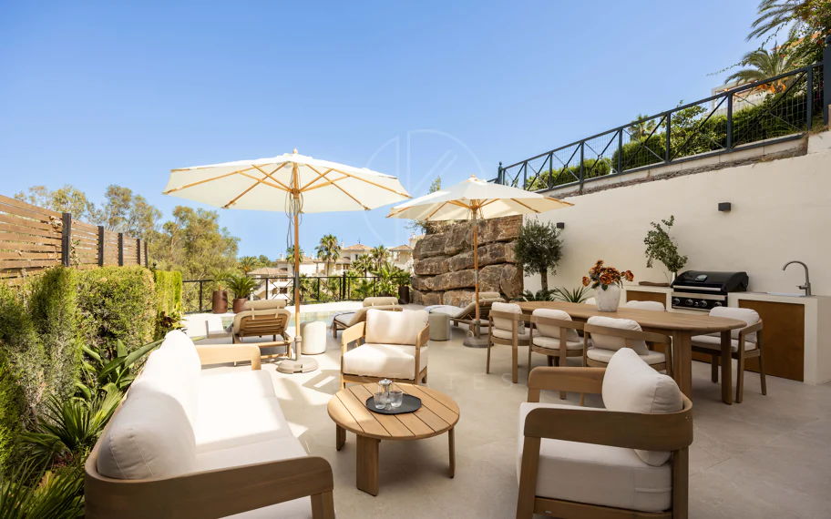 Apartamento en planta baja de lujo en Les Belvederes, Nueva Andalucía