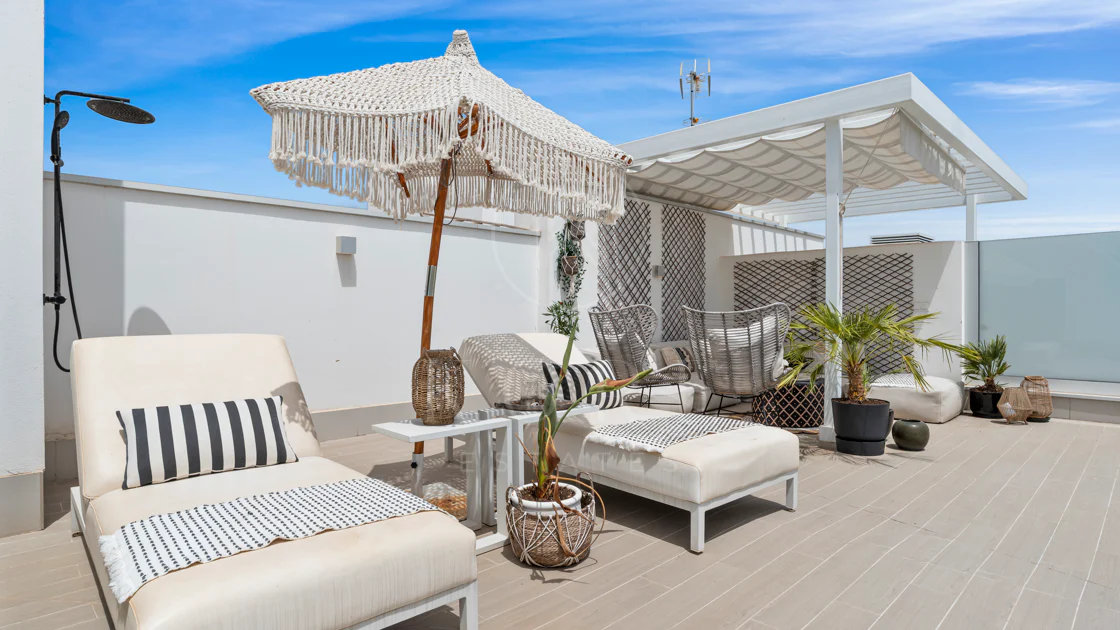 Penthouse modern cu 2 dormitoare în Le Mirage, New Golden Mile