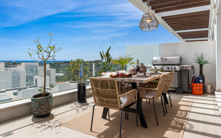 Moderno ático de 2 dormitorios en Le Mirage, New Golden Mile