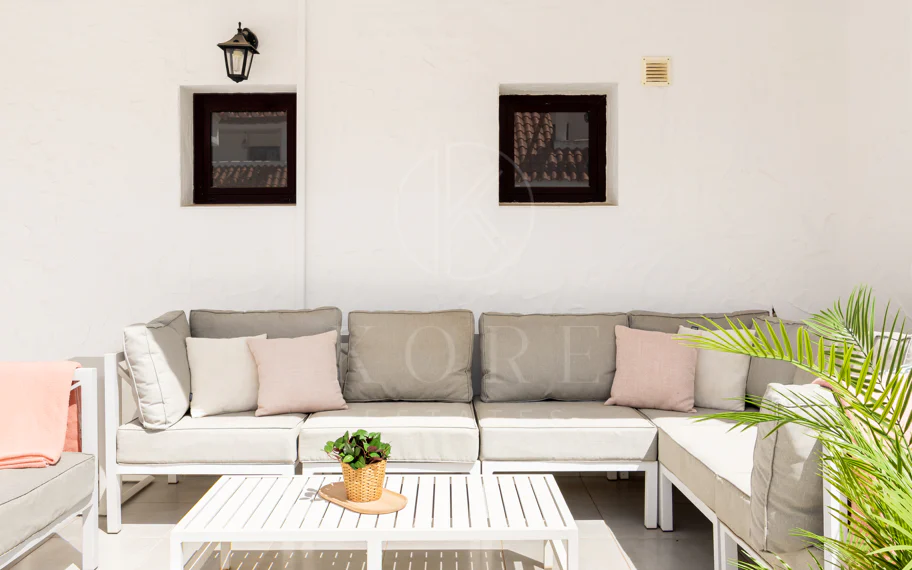Descubre este impresionante ático dúplex en el corazón de Nueva Andalucía