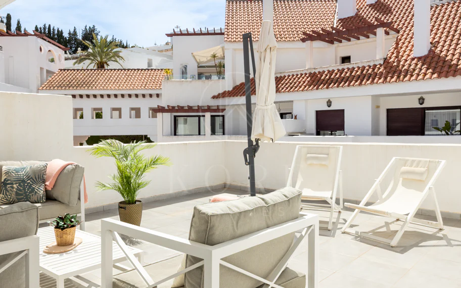 Descubre este impresionante ático dúplex en el corazón de Nueva Andalucía