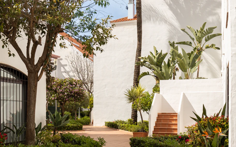 Descubre este impresionante ático dúplex en el corazón de Nueva Andalucía