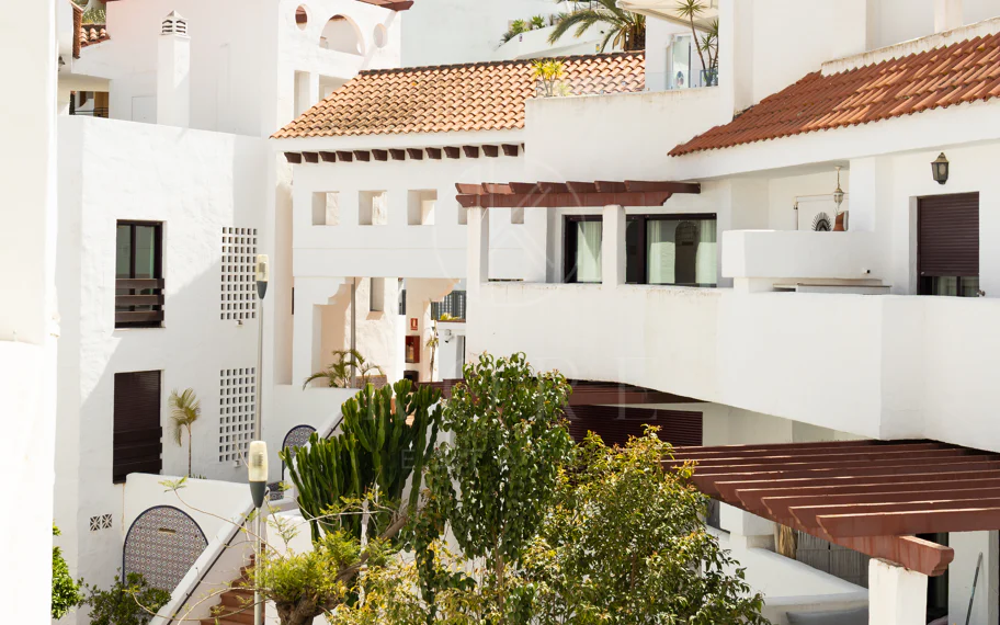 Descubre este impresionante ático dúplex en el corazón de Nueva Andalucía