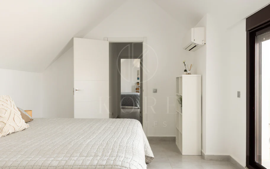Descubre este impresionante ático dúplex en el corazón de Nueva Andalucía