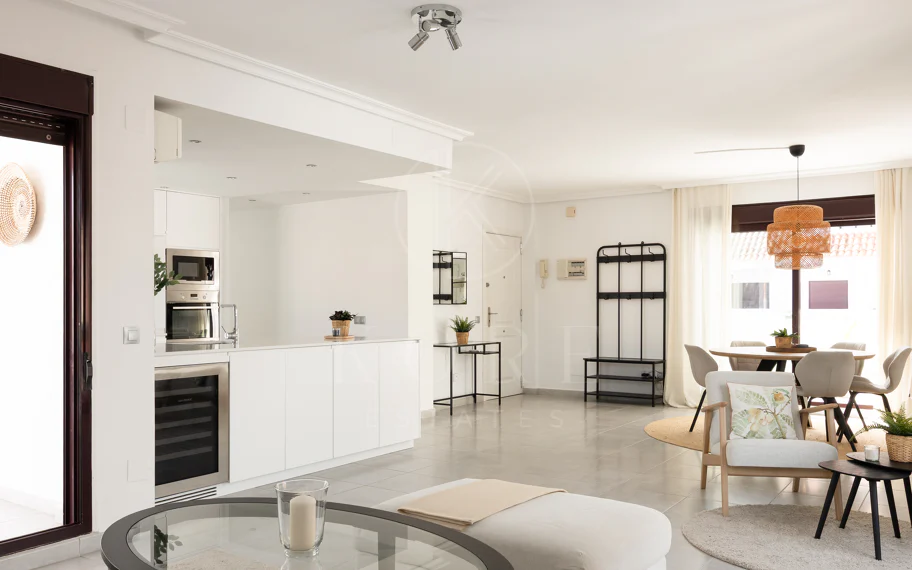 Descubre este impresionante ático dúplex en el corazón de Nueva Andalucía