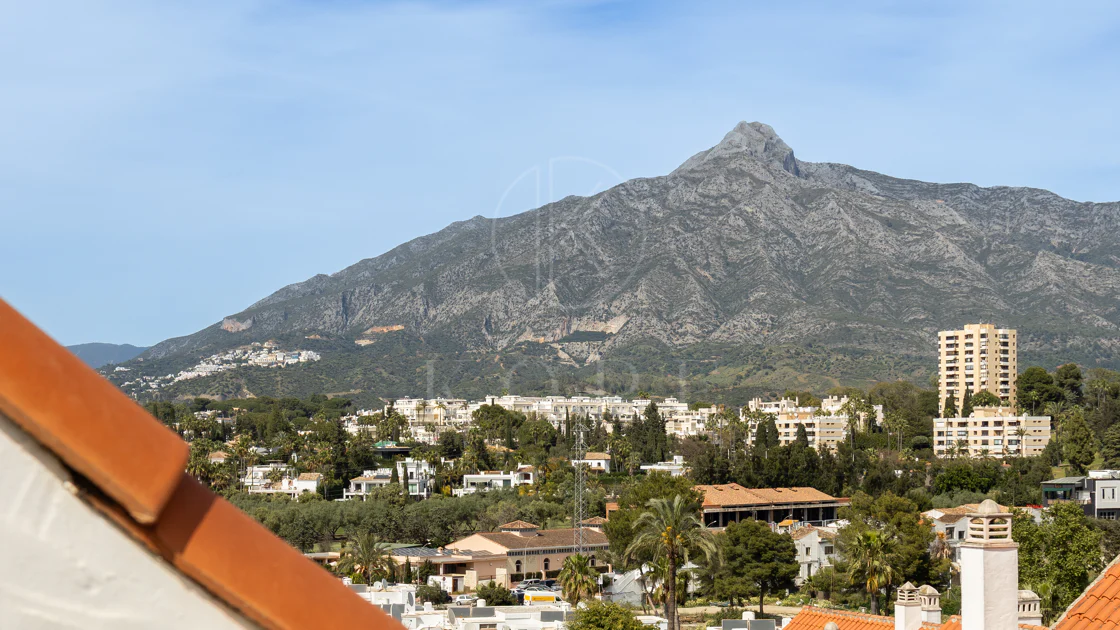 Stunning duplex penthouse in the heart of Nueva Andalucía