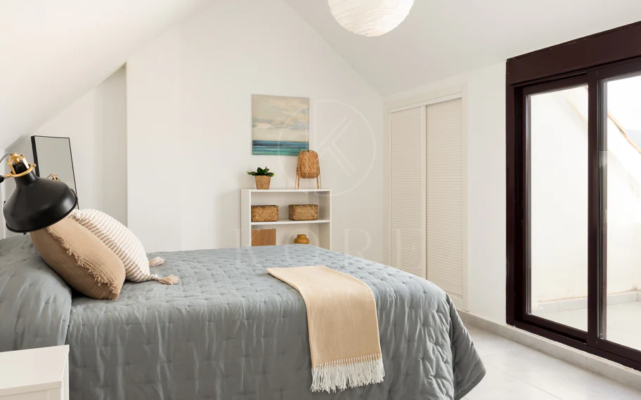Descubre este impresionante ático dúplex en el corazón de Nueva Andalucía