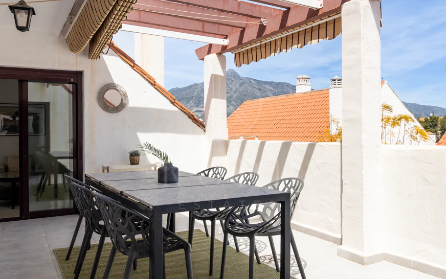 Descubre este impresionante ático dúplex en el corazón de Nueva Andalucía