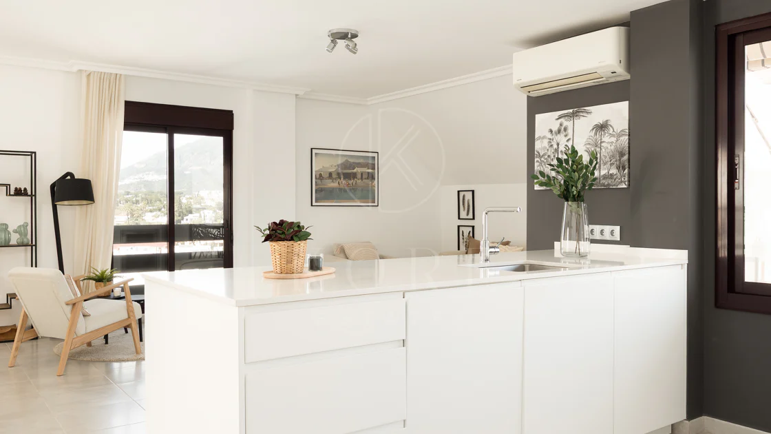 Stunning duplex penthouse in the heart of Nueva Andalucía
