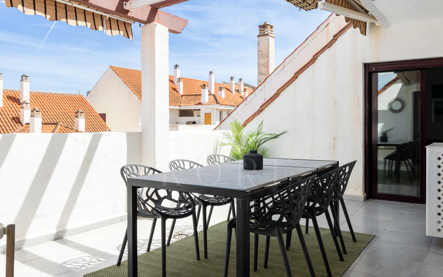 Descubre este impresionante ático dúplex en el corazón de Nueva Andalucía