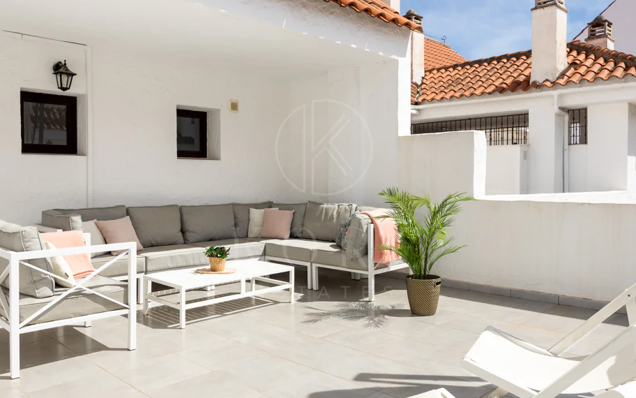 Descubre este impresionante ático dúplex en el corazón de Nueva Andalucía