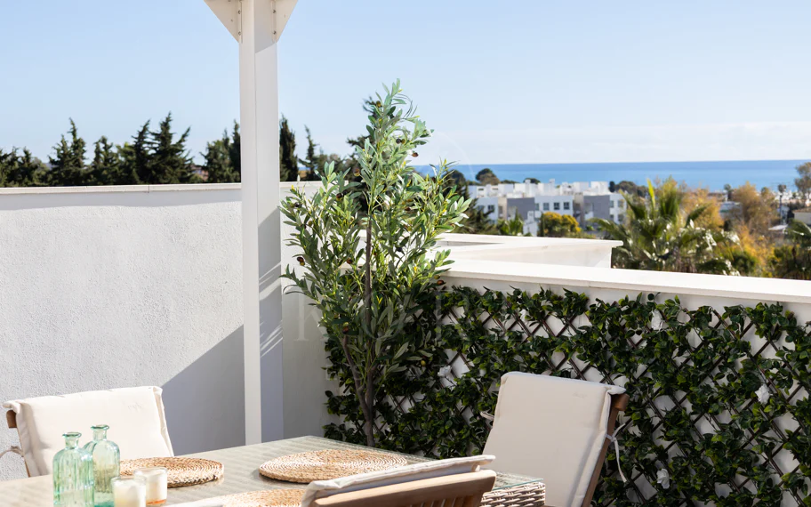 Esta casa adosada en Los Miradores del Sol, Bel-Air Estepona