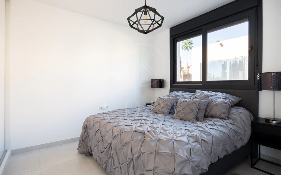 Esta casa adosada en Los Miradores del Sol, Bel-Air Estepona