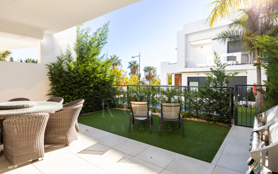 Esta casa adosada en Los Miradores del Sol, Bel-Air Estepona