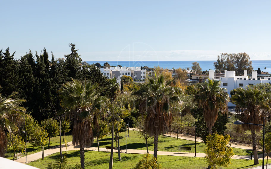 Esta casa adosada en Los Miradores del Sol, Bel-Air Estepona
