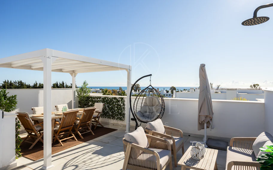 Esta casa adosada en Los Miradores del Sol, Bel-Air Estepona