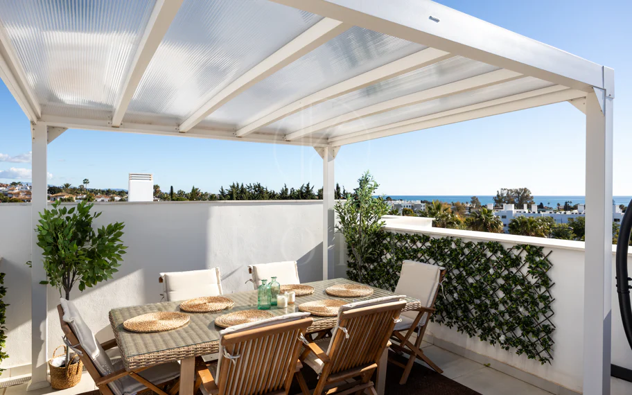 Esta casa adosada en Los Miradores del Sol, Bel-Air Estepona