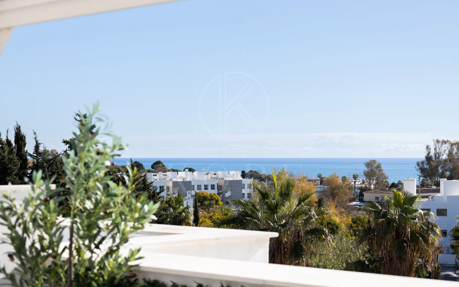 Esta casa adosada en Los Miradores del Sol, Bel-Air Estepona