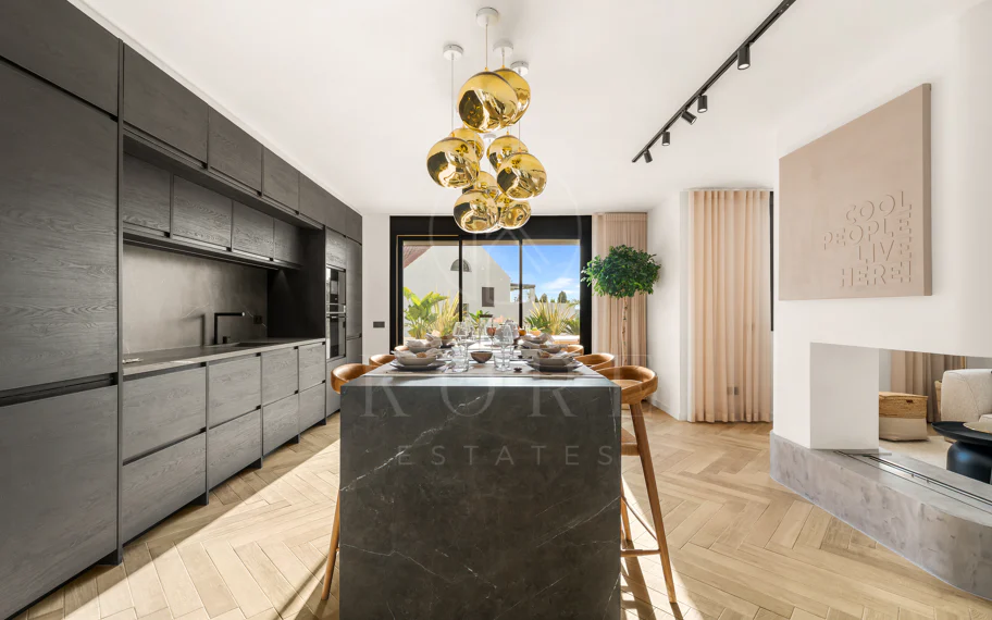 Apartamento en venta en Nueva Andalucia, Marbella