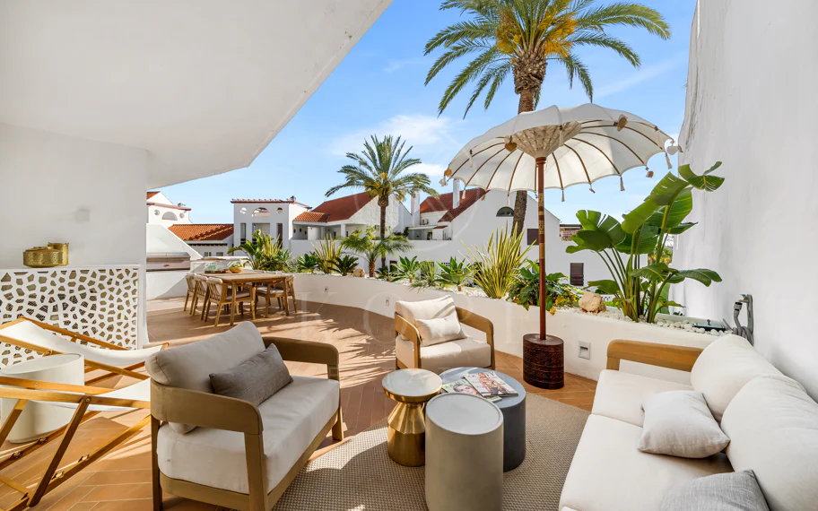 Apartamento en venta en Nueva Andalucia, Marbella
