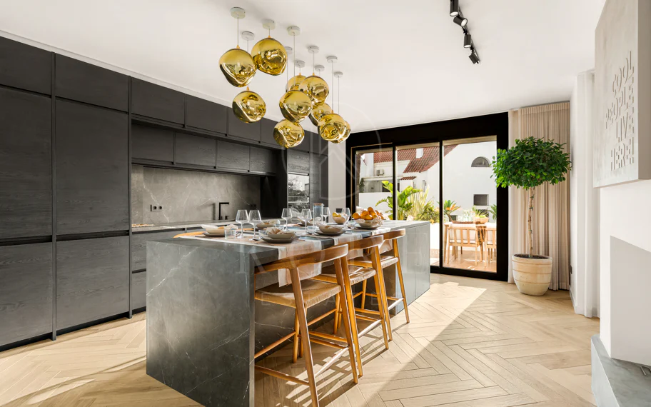 Apartamento en venta en Nueva Andalucia, Marbella