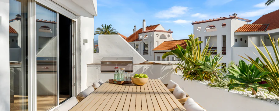 Fully renovated three-bedroom apartment in Nueva Andalucia