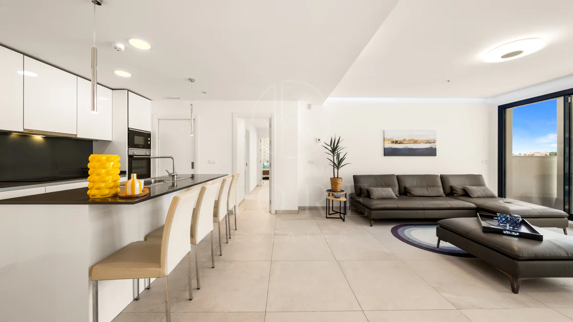 Bright and thoughtfully designed apartment in La Quinta