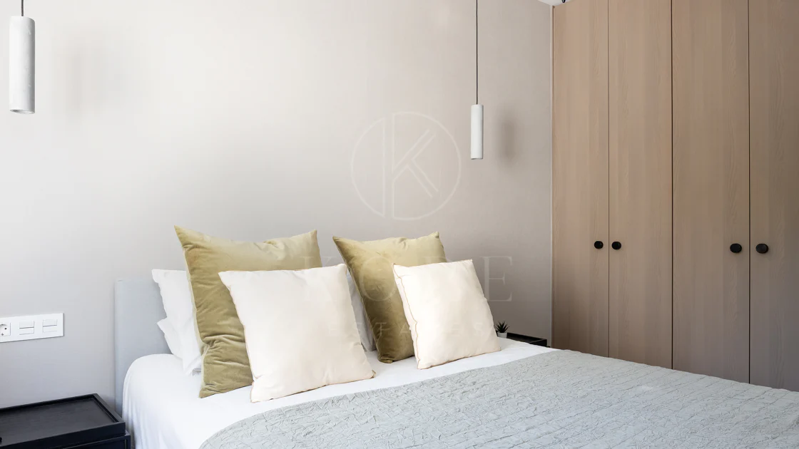 Charming and private duplex apartment located in the heart of Nueva Andalucía’s prestigious Golf Valley