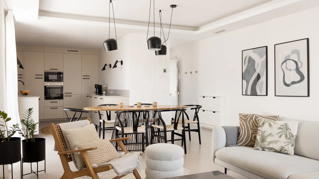 Charming and private duplex apartment located in the heart of Nueva Andalucía’s prestigious Golf Valley